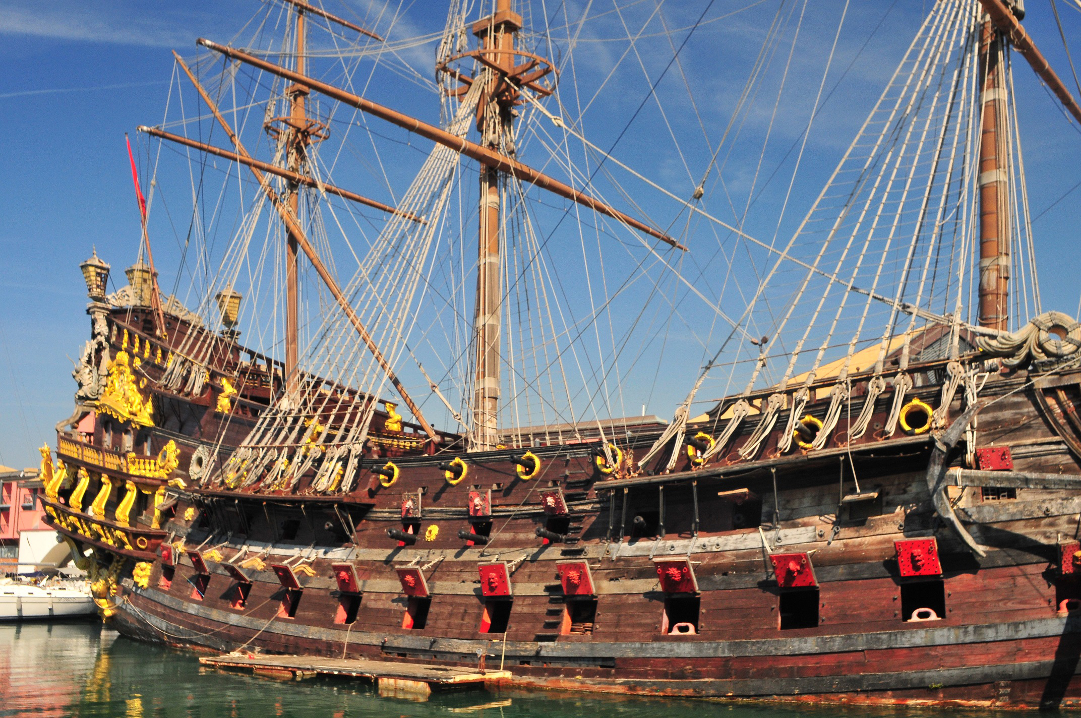 APERTURA Nave del film Pirati nel porto di Genova