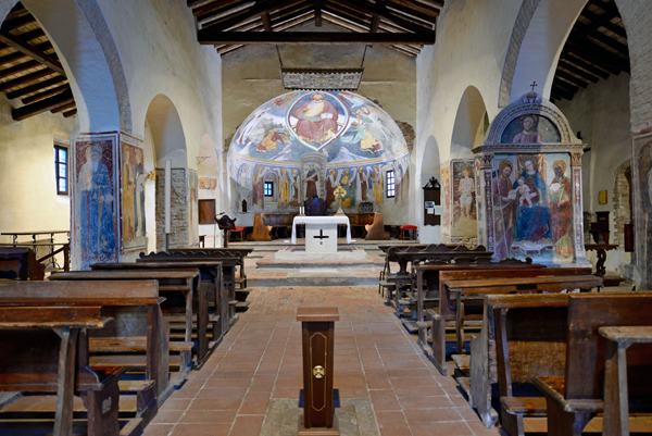 Interno chiesa san Pietro