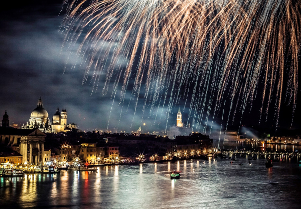 FOTO 4 Fireworks views from the rooftop Hilton Molino Stucky Venice