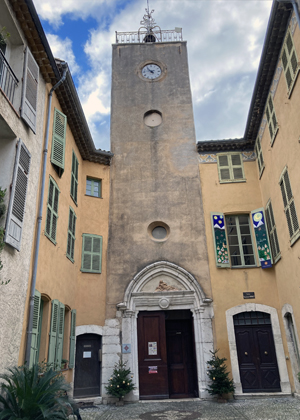 Biot, l'ingresso della chiesa