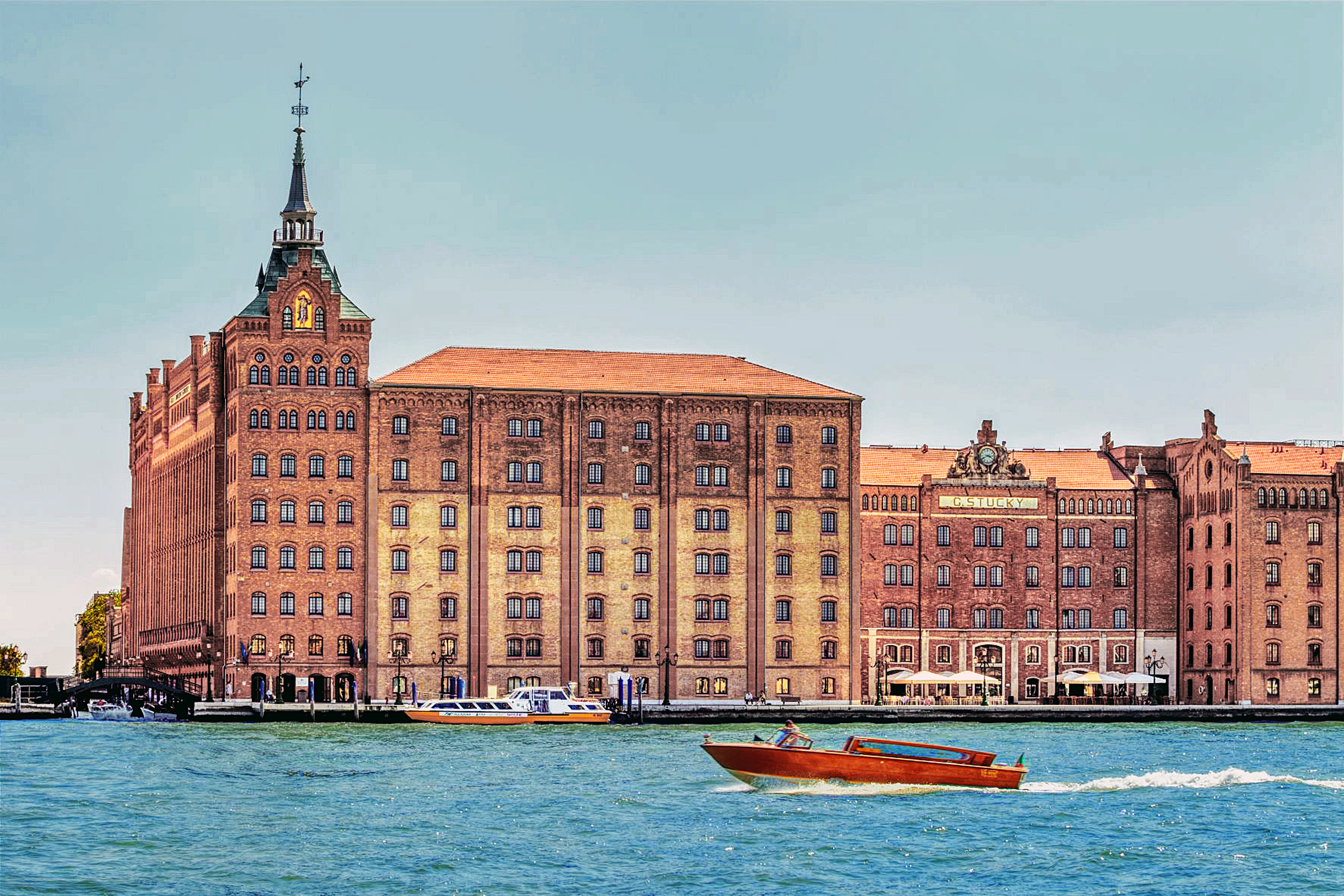 APERTURA Vista dal Canale della Giudecca del Molino Stucky Venice