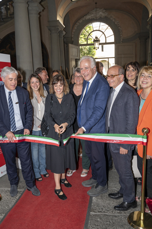 Il Governatore della Tosca Eugenio Giani e il Presidente del Comitato Regionale del Turismo Centro-Valle della Loira Pierre Alain Roiron al taglio del nastro della mostra a Firenze