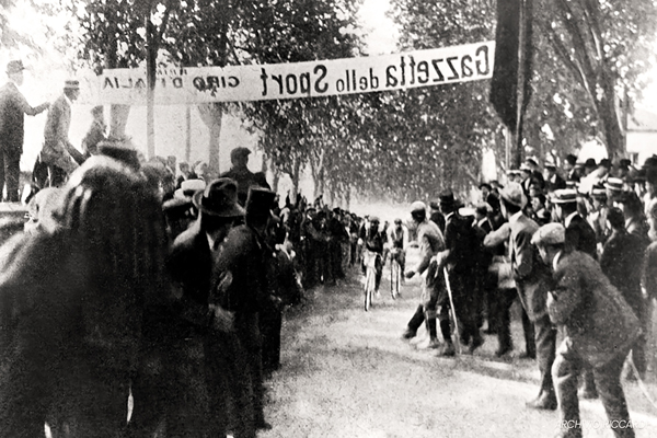 1909 primo Giro d’Italia - Giovanni Rossignoli vince la tappa da Chieti a Napoli