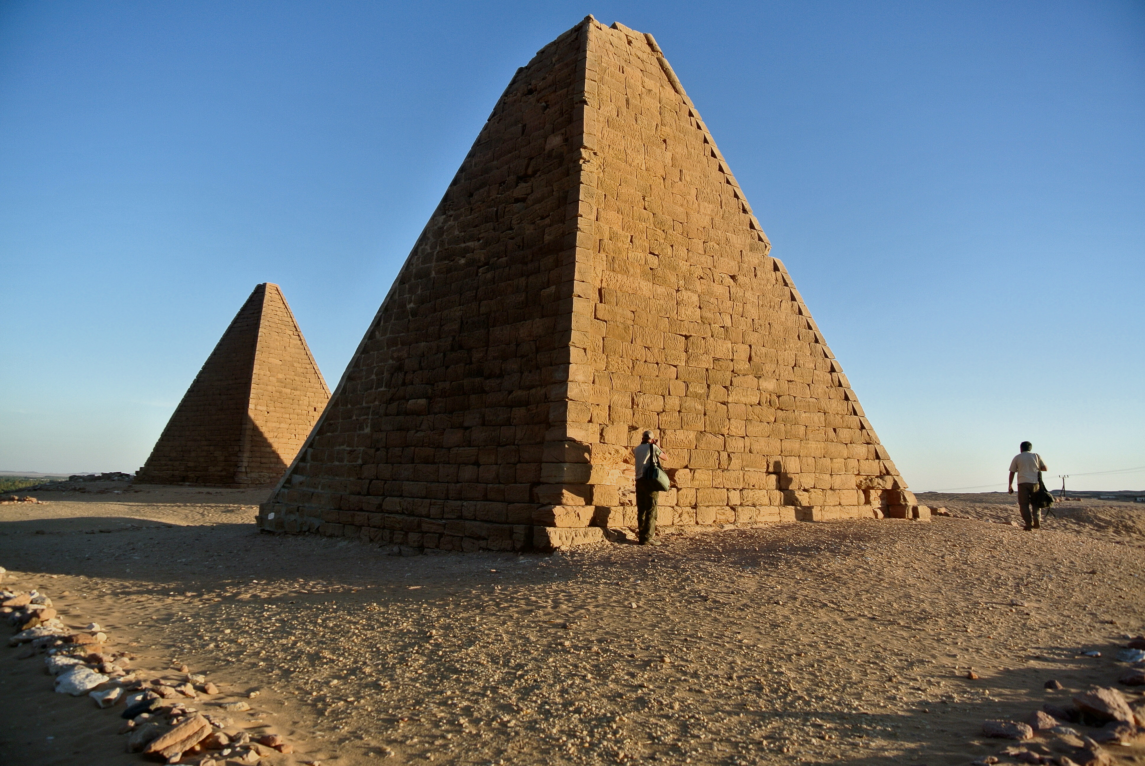 APERTURA Piramidi al tramonto -foto C.ferraresi