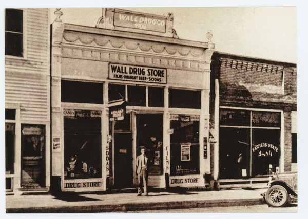 wall-drug-storefront with Ted Hustead - Circa 1932