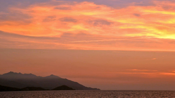 L'accoglienza di Procchio al tramonto (Alessandra Consonni)