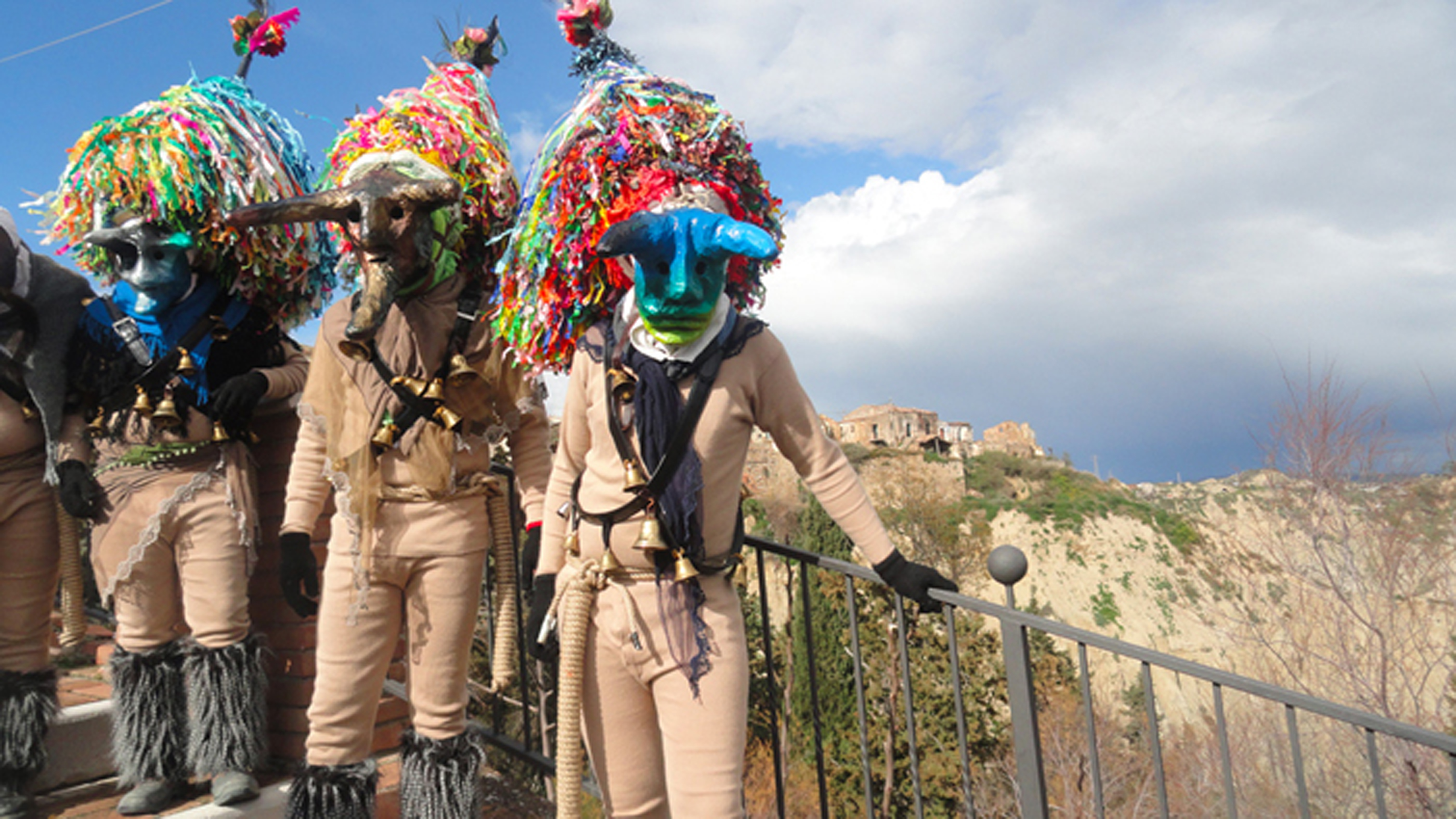 APERTURA carnevale aliano maschere cornute 700