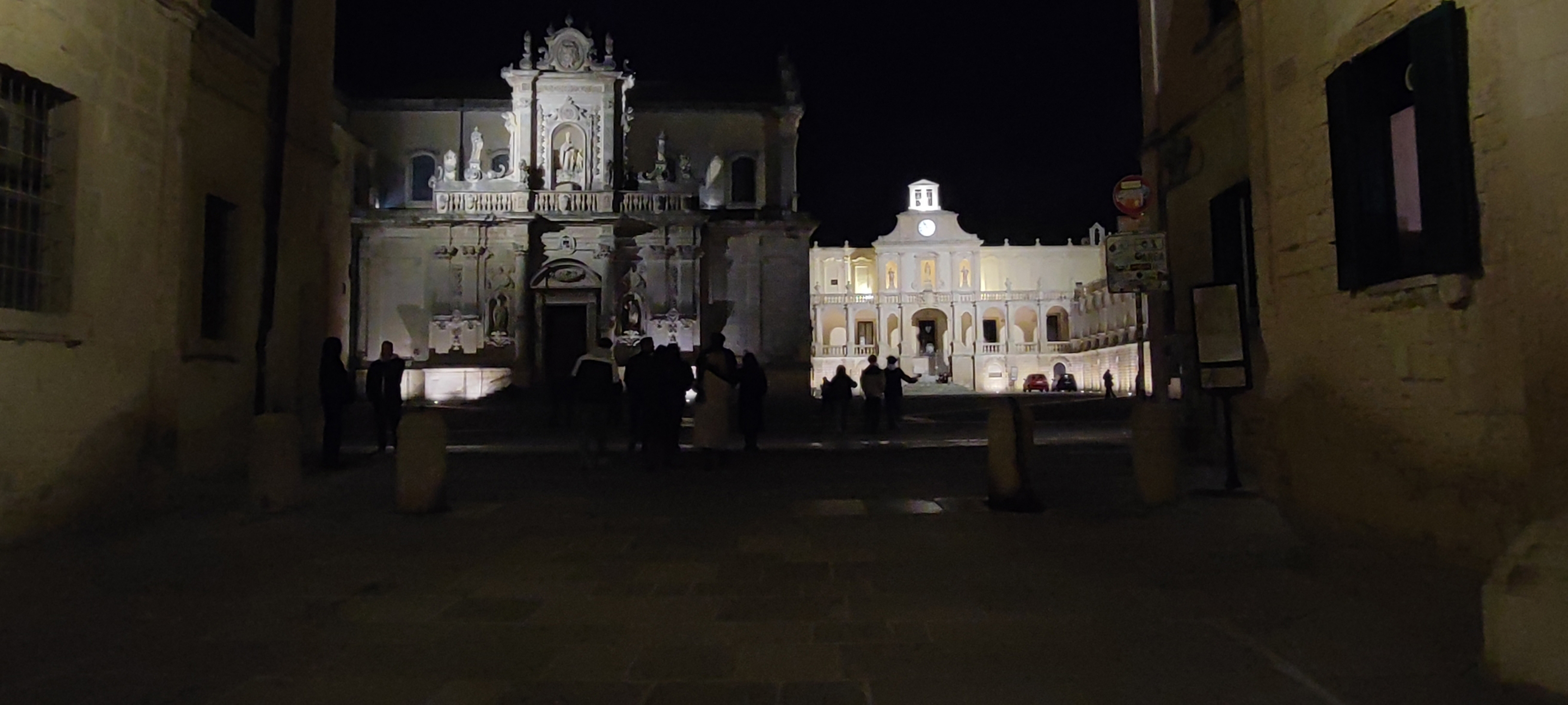 COPERTINA Lecce, piazza Duomo