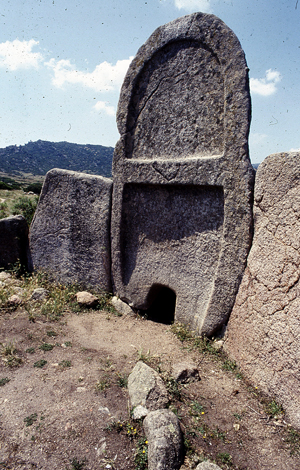 Tomba dei giganti di S'Ena e Thomes (Sassarese) -Foto G. Rivalta