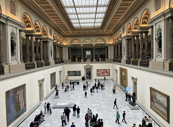 Bruxelles, Museo Reale di Belle Arti, atrio monumentale