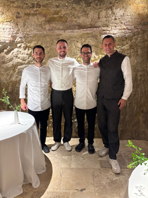 Riccardo Bacciottini e il team di sala dell'Oreade
