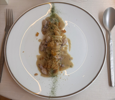 Spaghetti Gentile di Gragnano, Calamaretti spillo, alghe, fagioli cannellini e bottarga di muggine