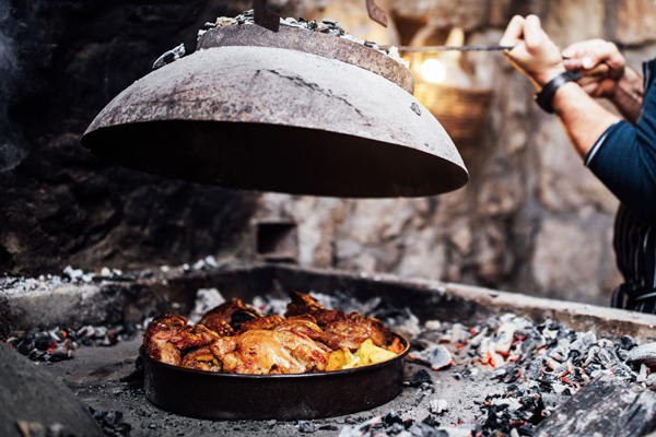 Cottura del cibo con la peka (Ph.Katija Živković)