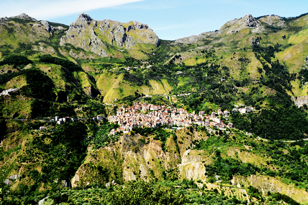 Panoramica di Longi vista da Galati Mamertino