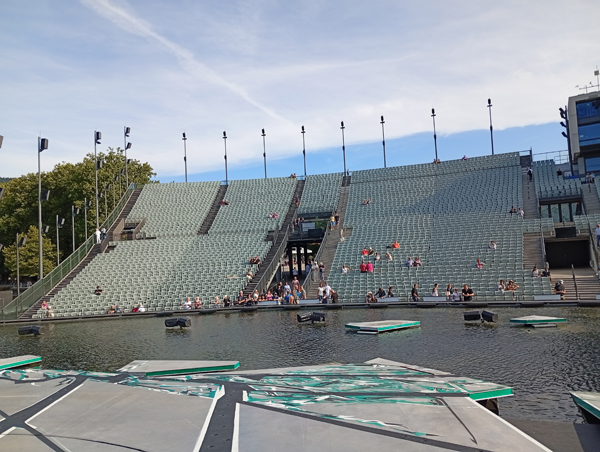 Bregenz,spettatori davanti alla Seebuehne