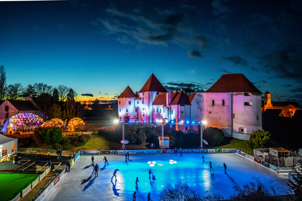 Castello di Varaždin e pista sul ghiaccio (Ph. Julien Duval)